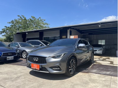 Infiniti Q30