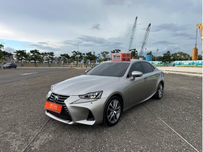 Lexus IS